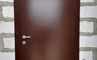 металлическая дверь на дачу ДДЧ-69, фото с места установки